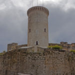 Das Castell de Bellver thront inmitten bedrohlicher Wolken