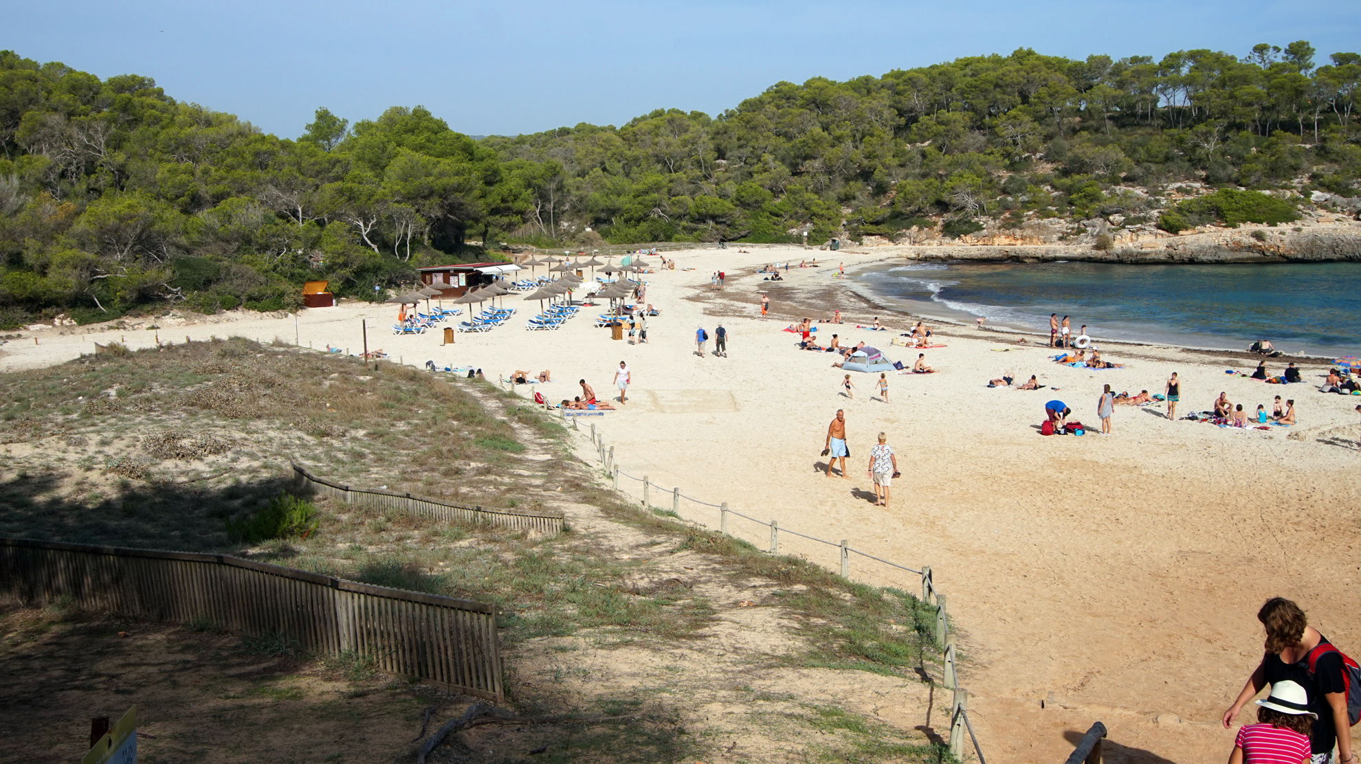 Der Blick über die Cala S'Aramador vom Strandzugang aus